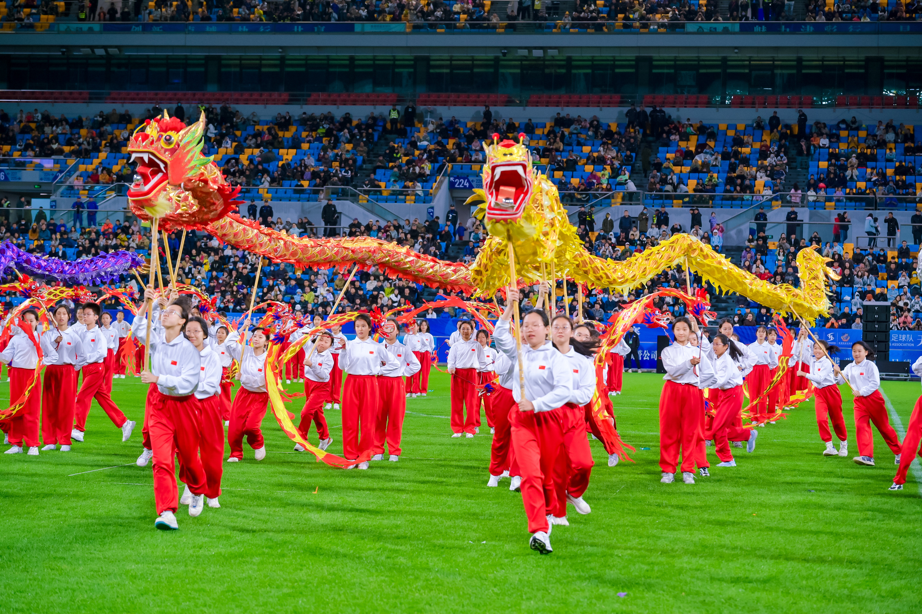 观众们将在足球比赛中看到怎样的精彩表演? 观众们将在足球比赛中看到怎样的精彩表演?