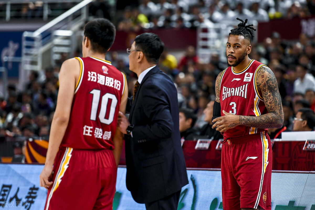 关于极限对决，球员们拼尽全力为球迷带来精彩的信息