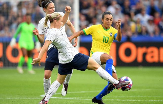 包含挪威豪取-胜利，锁定半决赛席位的词条