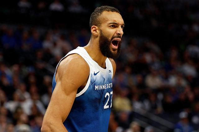 篮球赛后采访：鲁迪-戈贝尔分享个人最佳表现心得的简单介绍