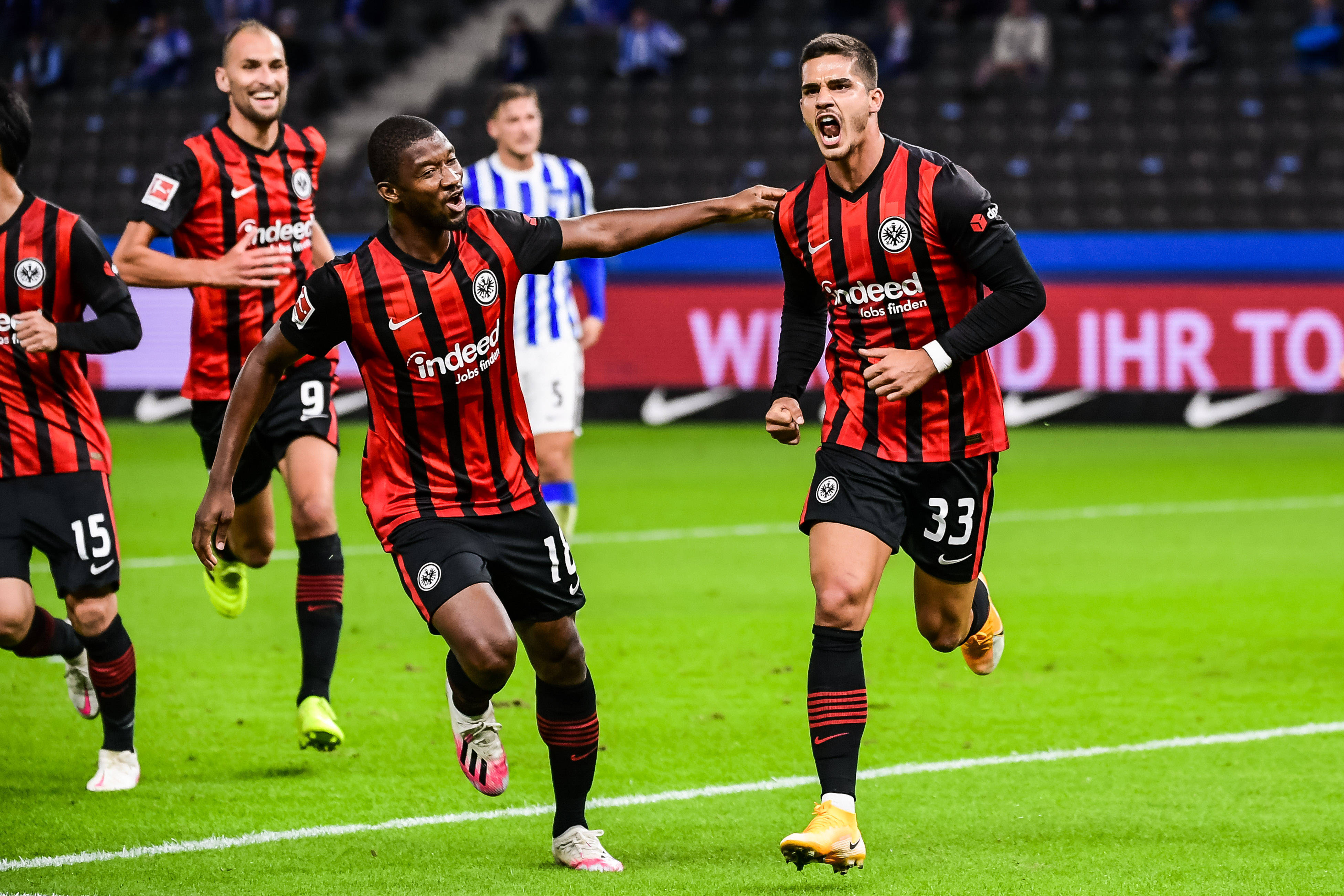 关于斯图加特主场力克奥格斯堡，豪取三分的信息