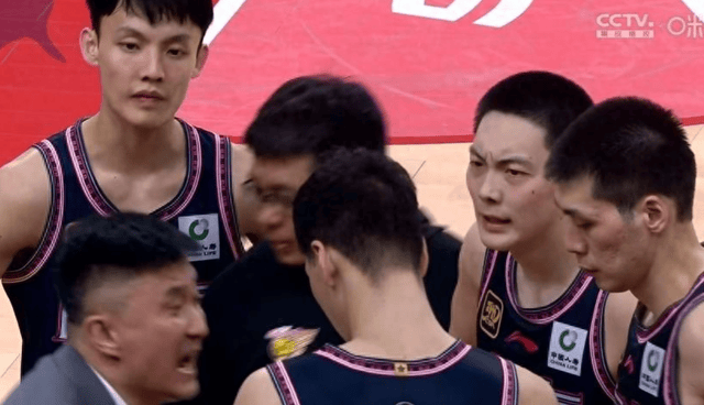 广东篮球队大比分领先,力压对手晋级 广东篮球队大比分领先,力压对手晋级