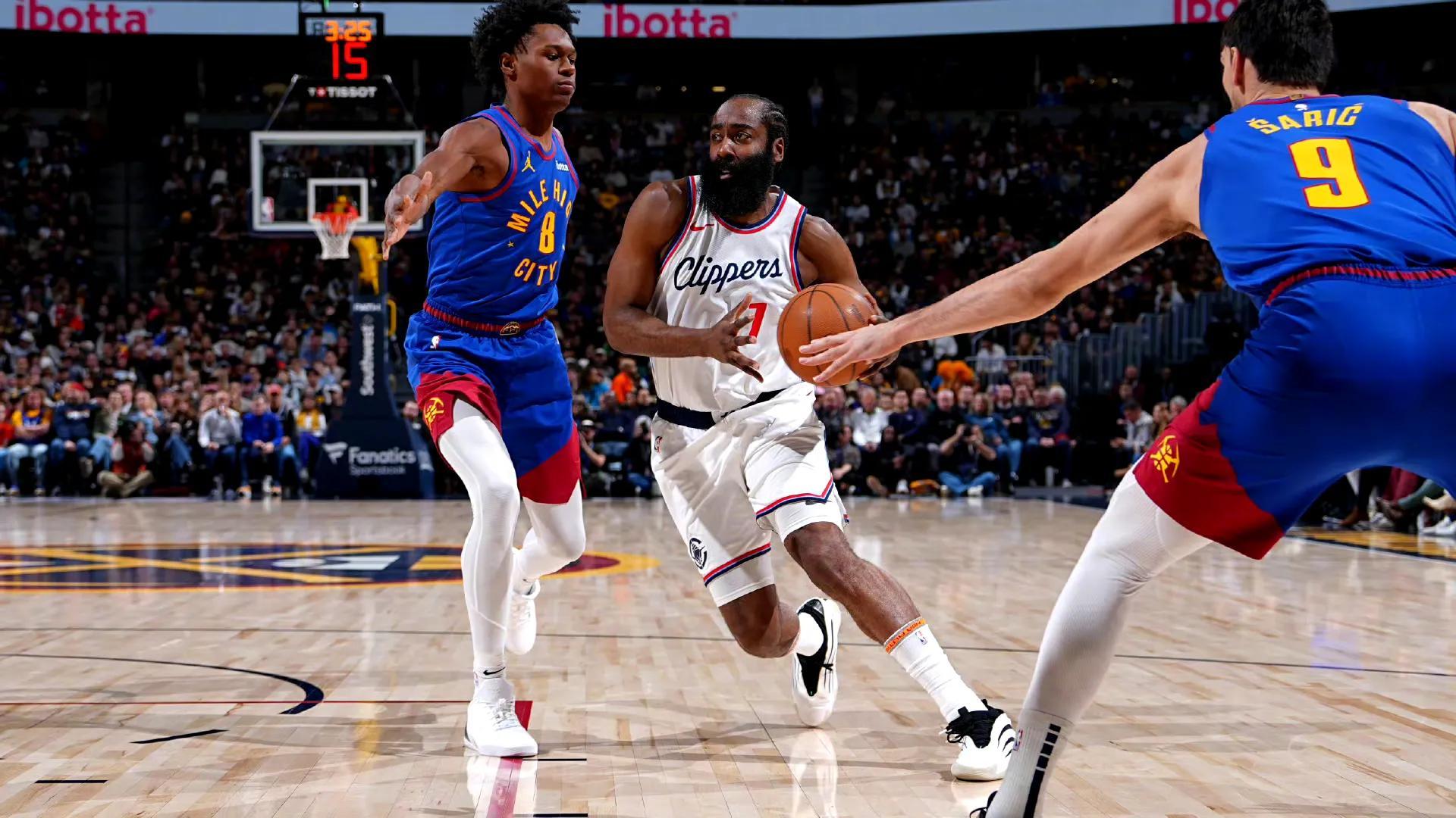 关于场面火爆，比赛开局让人心怀忐忑，球员拼尽全力的信息