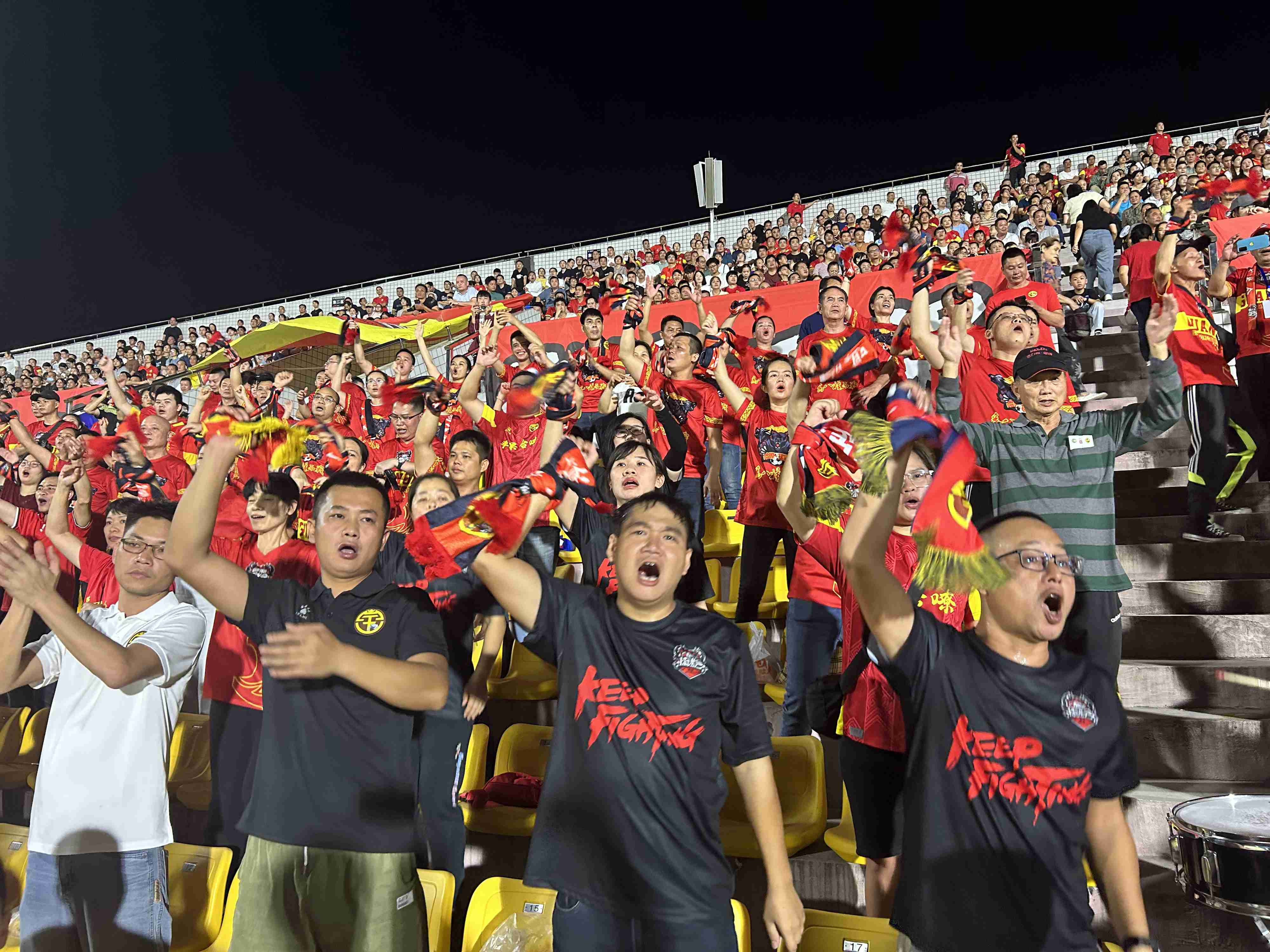 捍卫荣誉！球队全力以赴为球迷拼搏的简单介绍