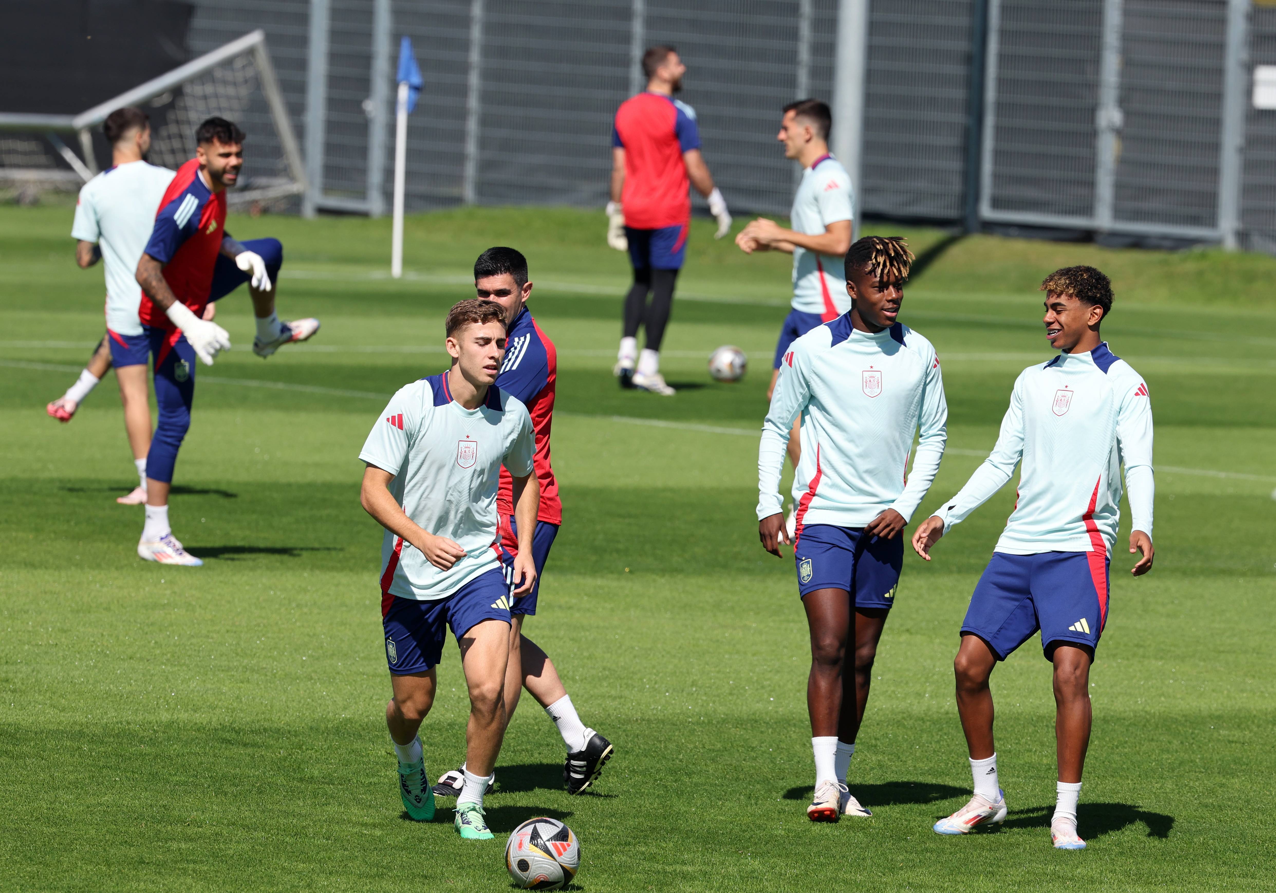 希腊队对阵西班牙队，备战欧洲杯意向赛