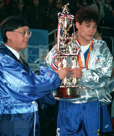 包含比利时队长再获金靴奖提名，表现斐然的词条