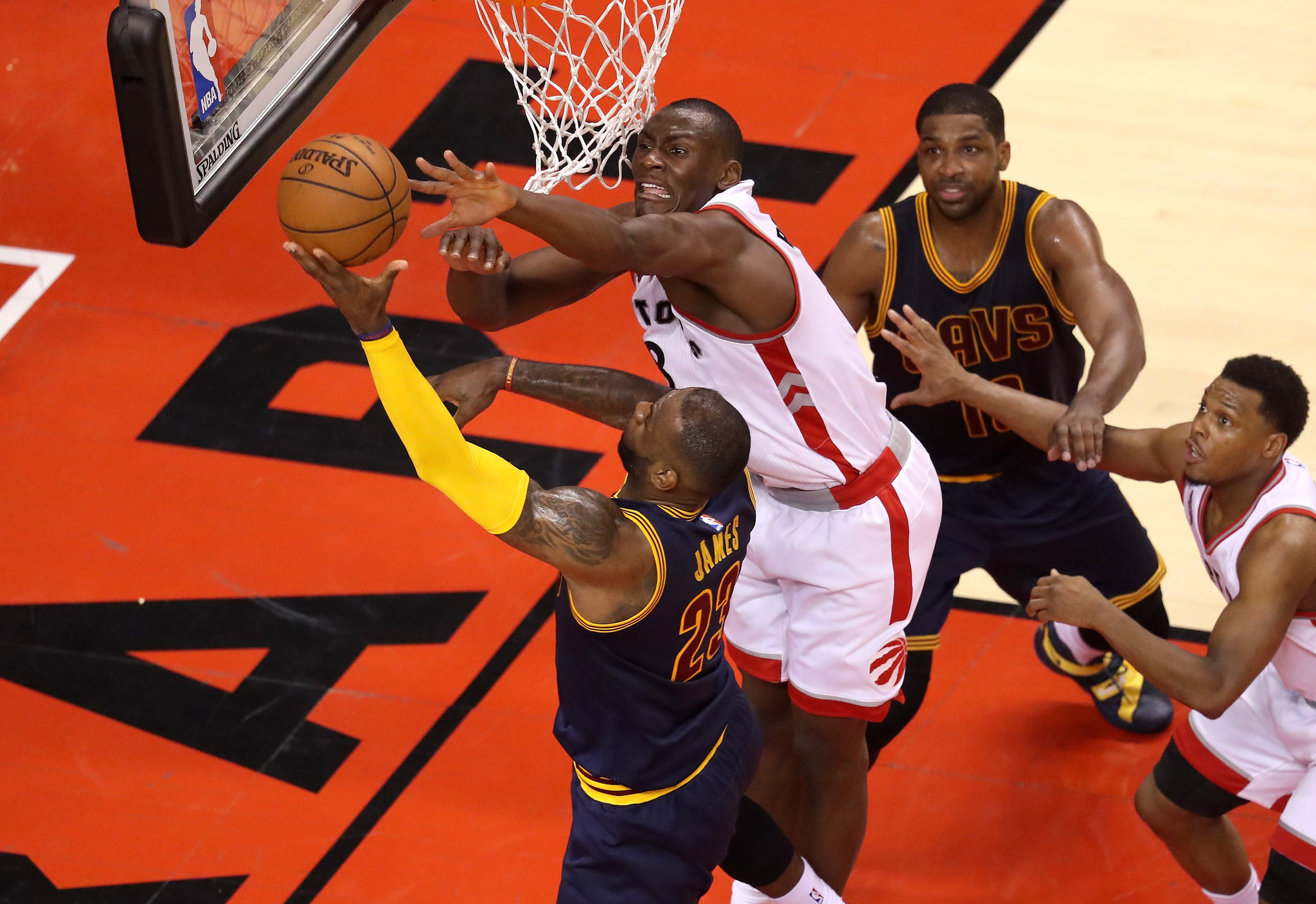 包含步行者队员内线优势控制胜利的词条