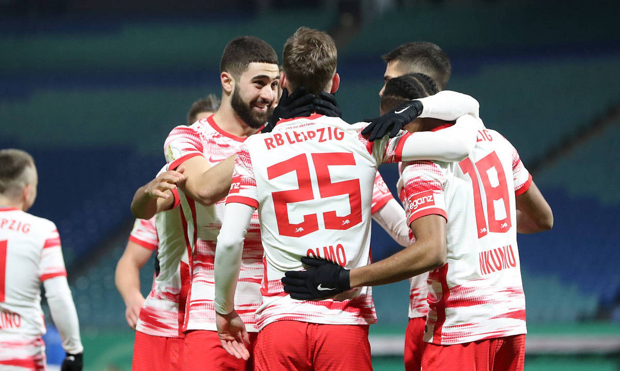 帕德博恩客场取得胜利,壮志凌云 帕德博恩客场取得胜利,壮志凌云