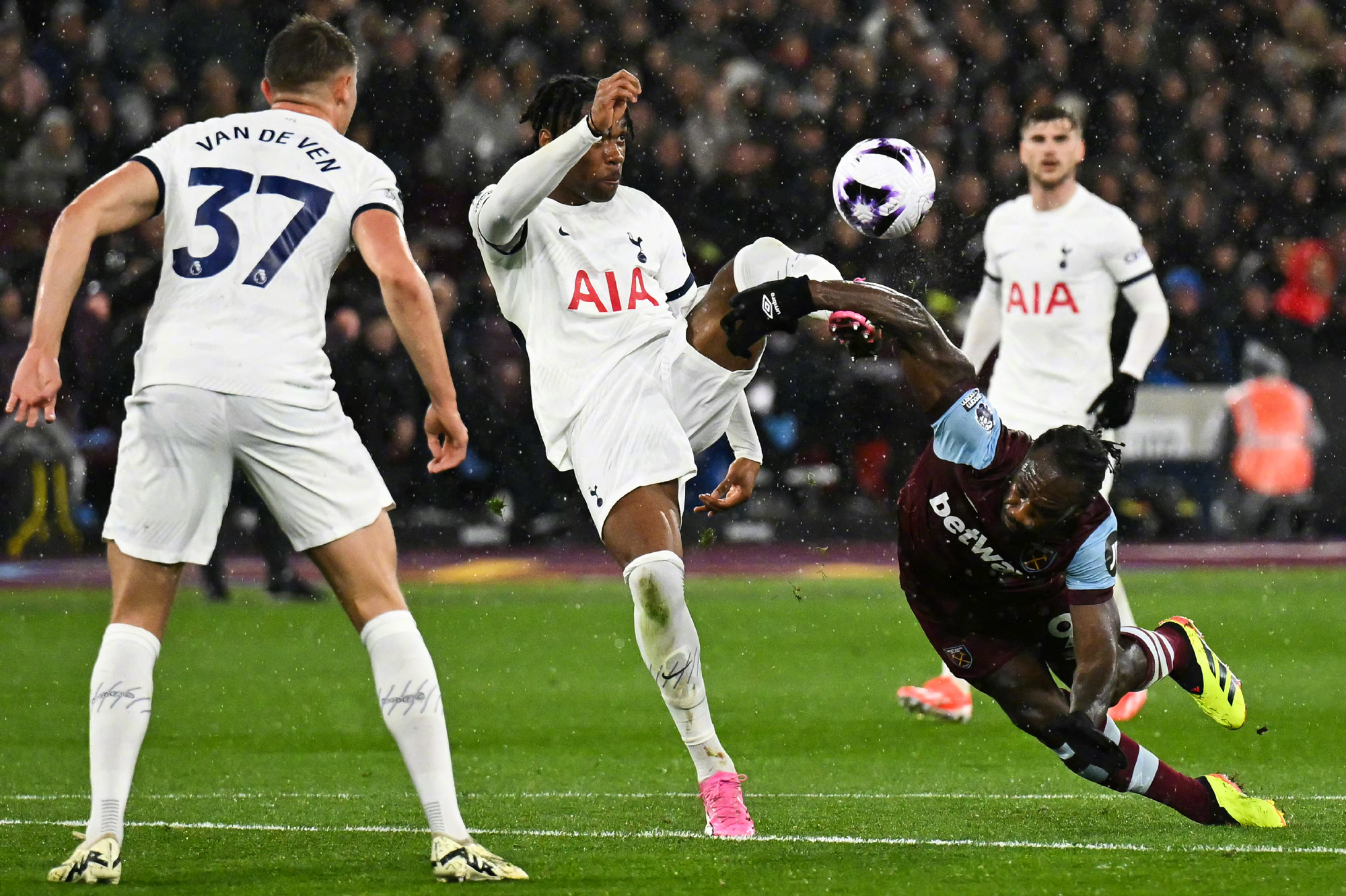 关于西汉姆联客场比惨败斯托克城,遭遇连败的信息 关于西汉姆联客场比惨败斯托克城,遭遇连败的信息