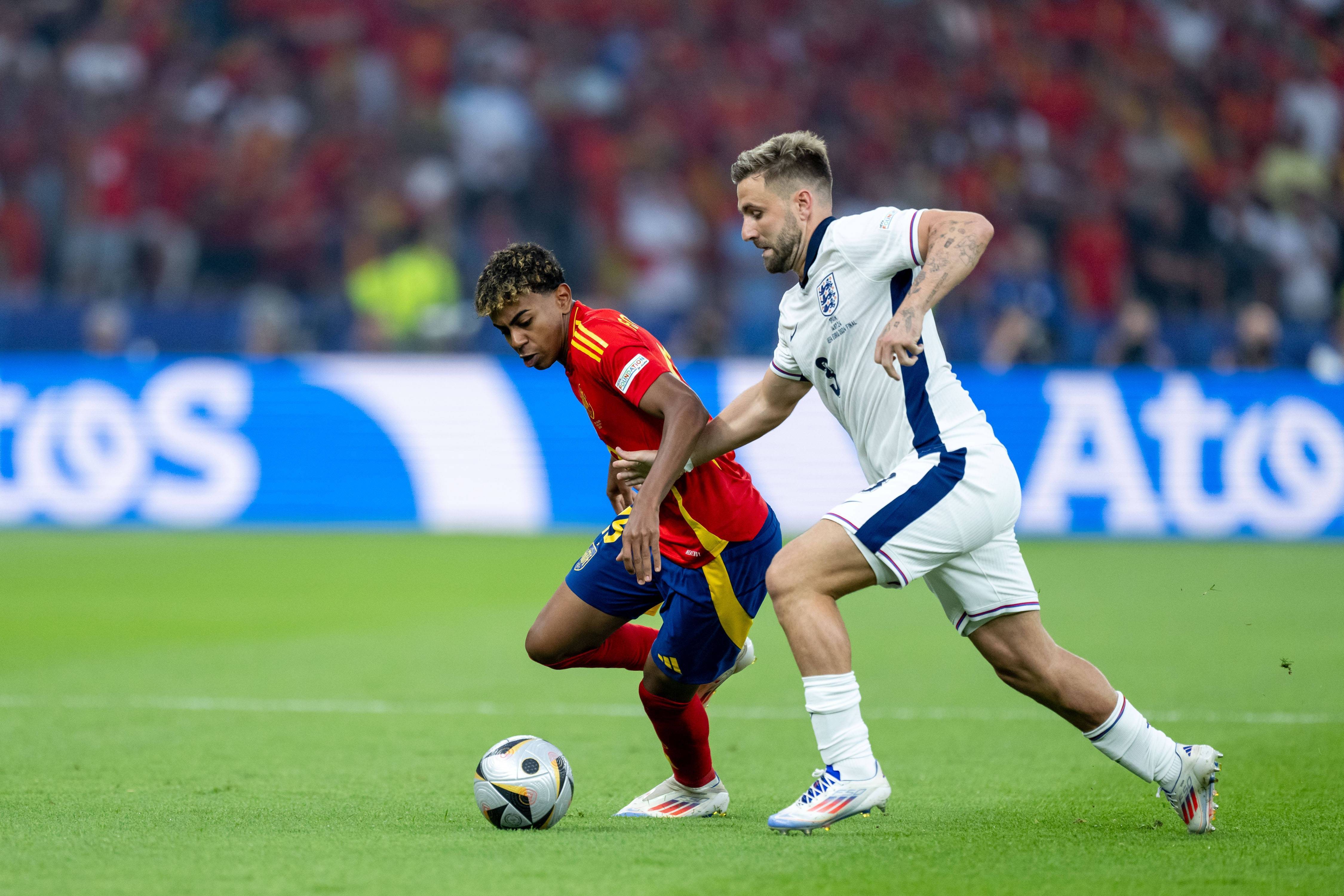 欧洲杯预选赛：乌克兰队奋勇争胜，晋级下一轮