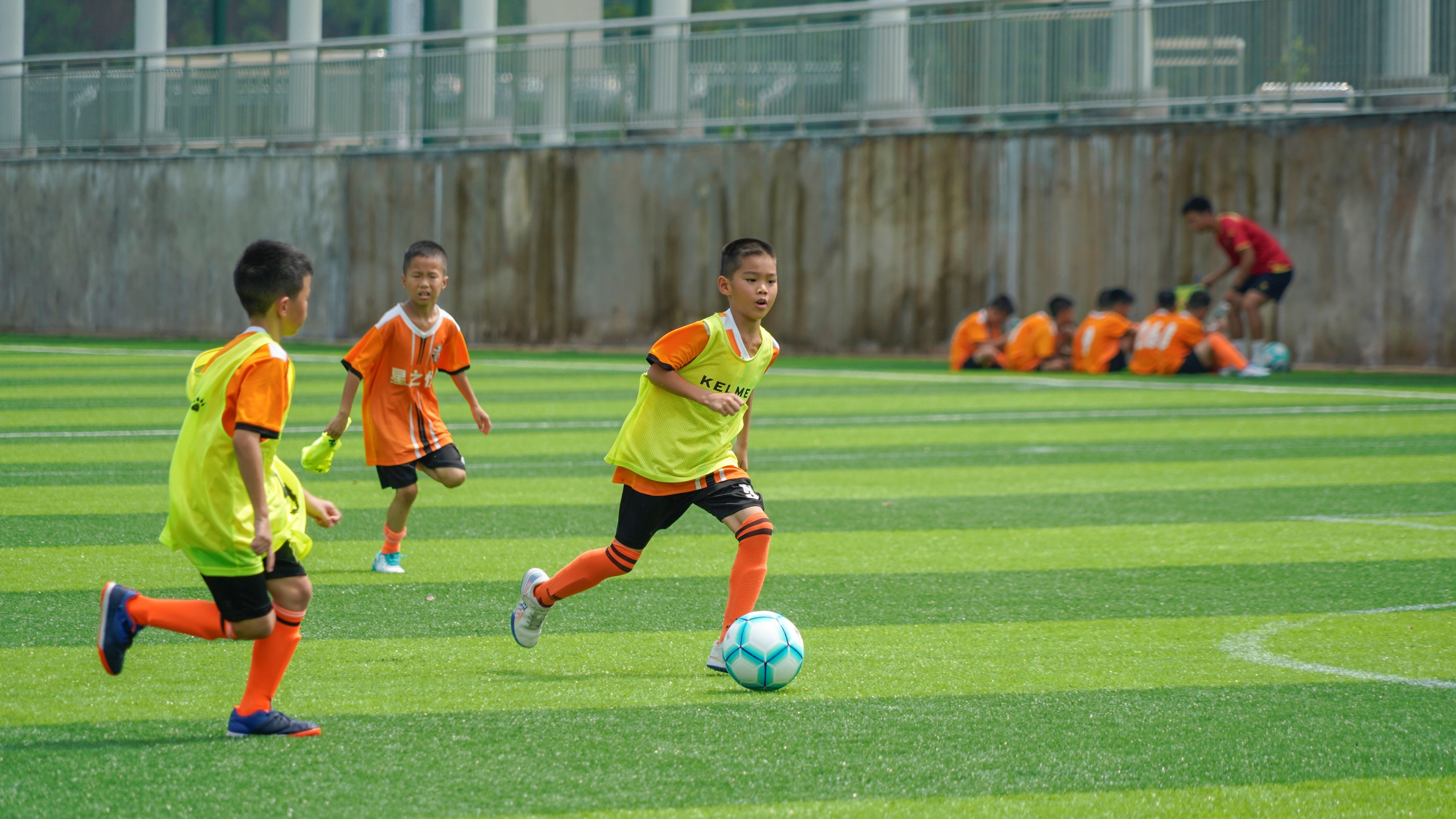 国内足球强队峰会,球场上激情四射 国内足球强队峰会,球场上激情四射