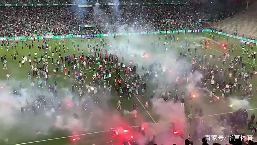 精彩足球比赛场面逼真震撼，赛事硝烟弥漫