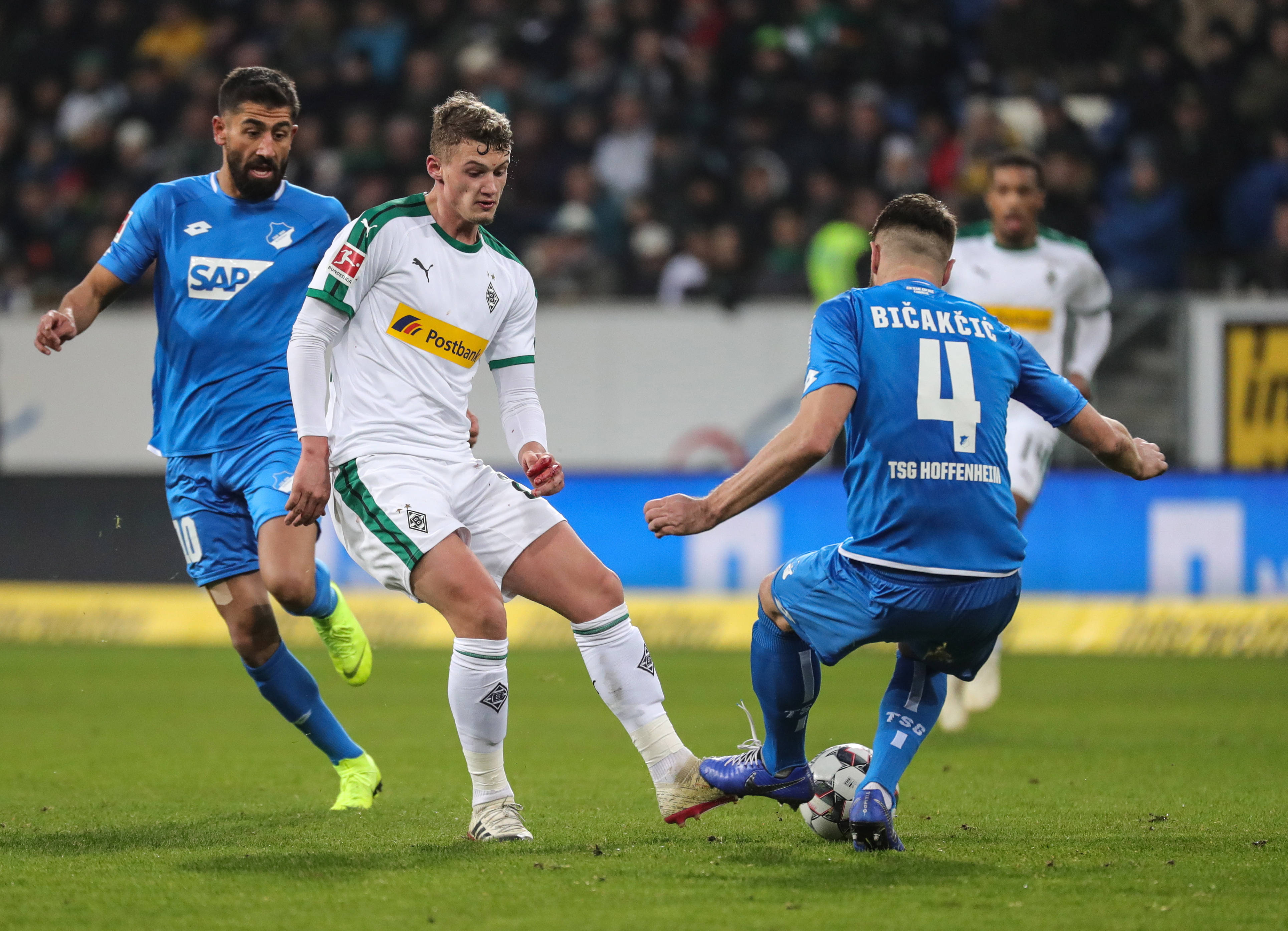 包含柏林联邦客场大捷，德甲保级形势变得悬念万分的词条