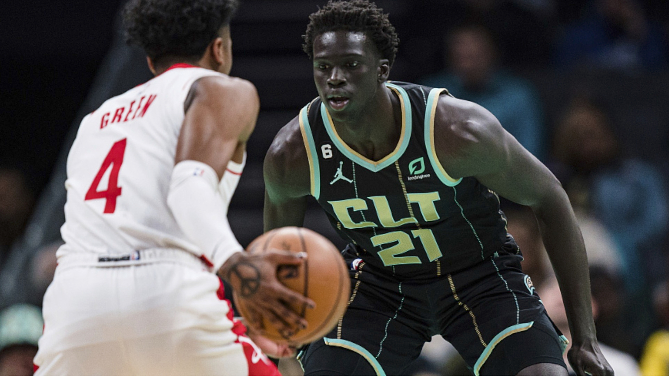 黄蜂首次客胜，全队欢呼雀跃备战下一场