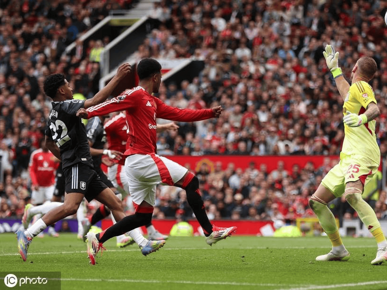 曼联主场不敌阿斯顿维拉，三连败