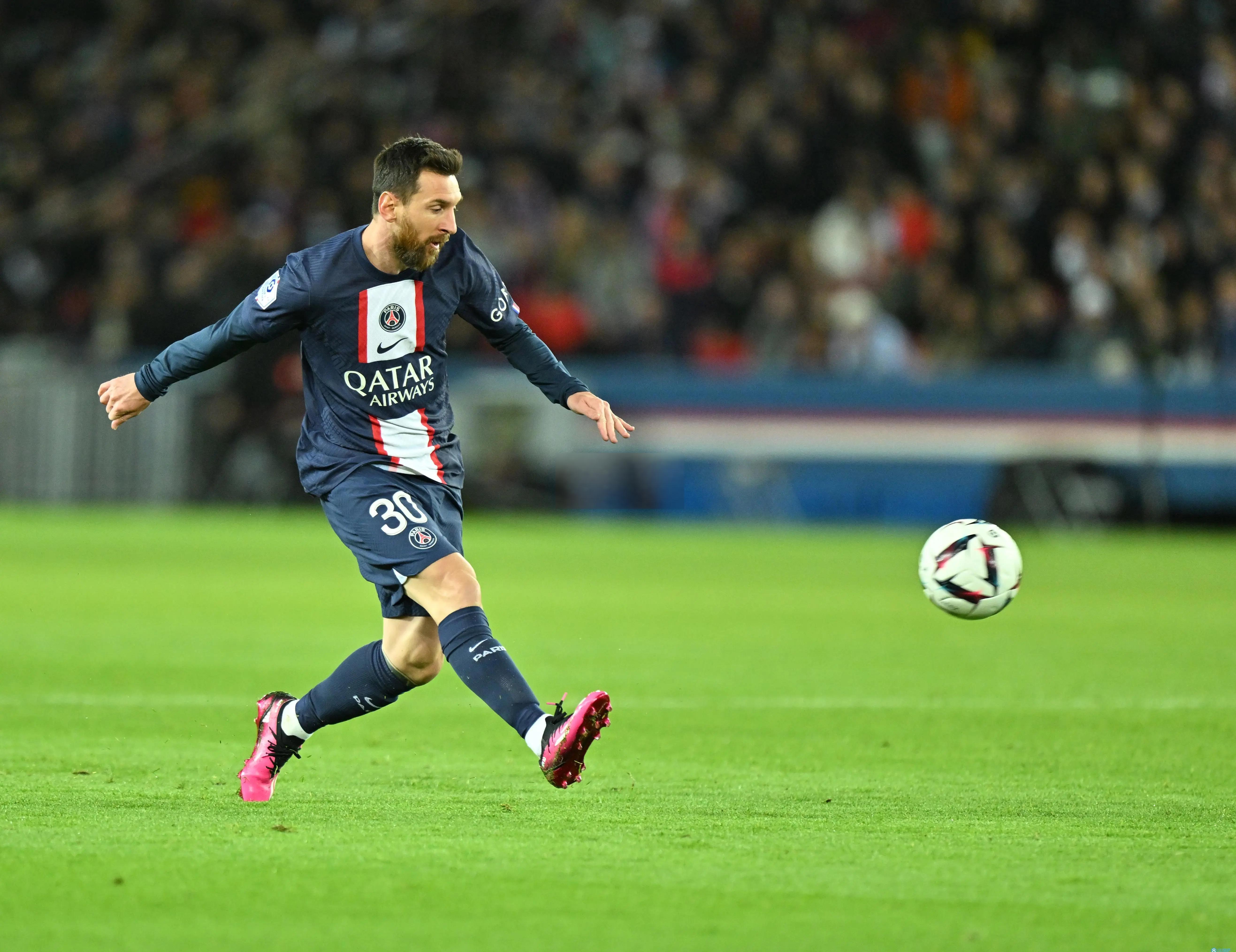 梅西独进两球,巴黎主场高能抗敌取得胜利 梅西独进两球,巴黎主场高能抗敌取得胜利