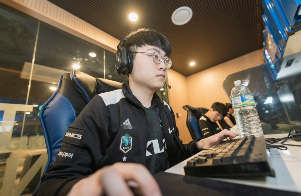 FPX血洗HKA,ShowMaker操刀奇招英雄翻盘顶尖较量全球总决赛,技惊四座的简单介绍 FPX血洗HKA,ShowMaker操刀奇招英雄翻盘顶尖较量全球总决赛,技惊四座的简单介绍