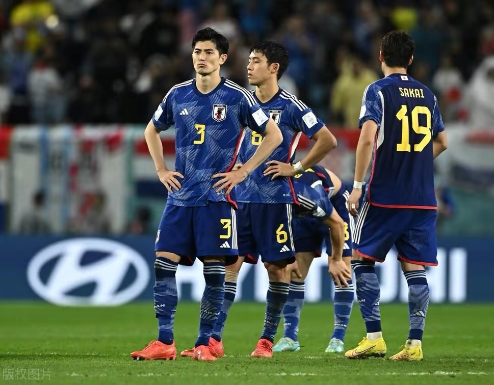 比利时球员哈扎德赛场发光发热，帮助球队晋级四强