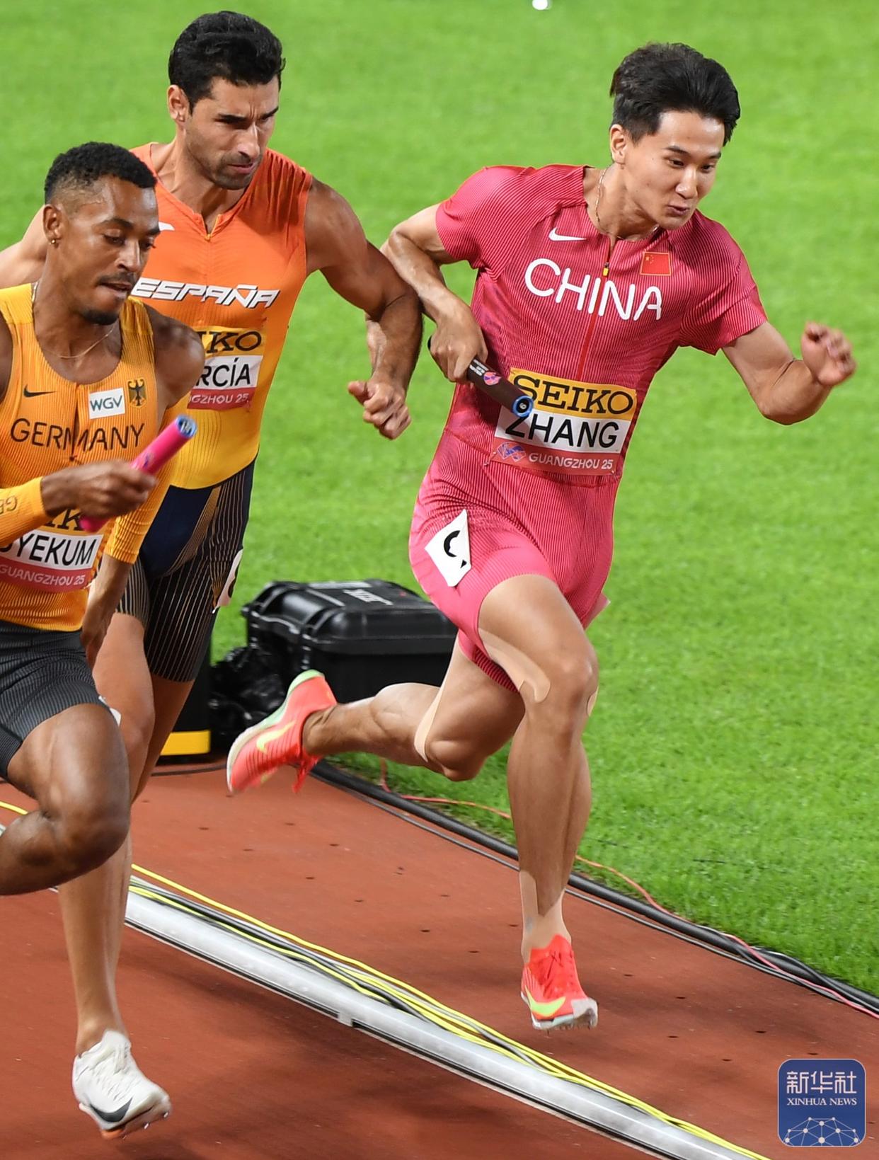 田径赛场上选手飒爽登场，实力碾压对手的简单介绍