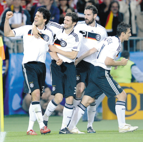 德国队横扫瑞典队，奥恰洛夫刷新纪录